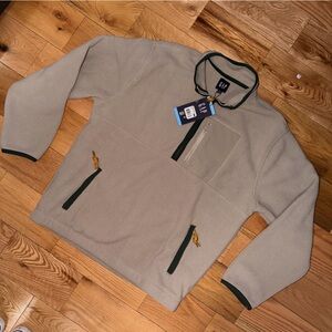 GAP | Light Gray Fleece with Dark Green Trim NWT size Large